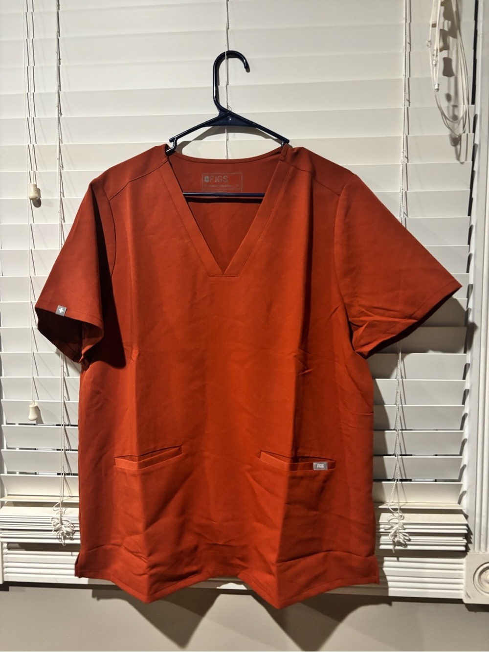 NWT Figs Women’s V-Neck Scrub Top in Rust Orange